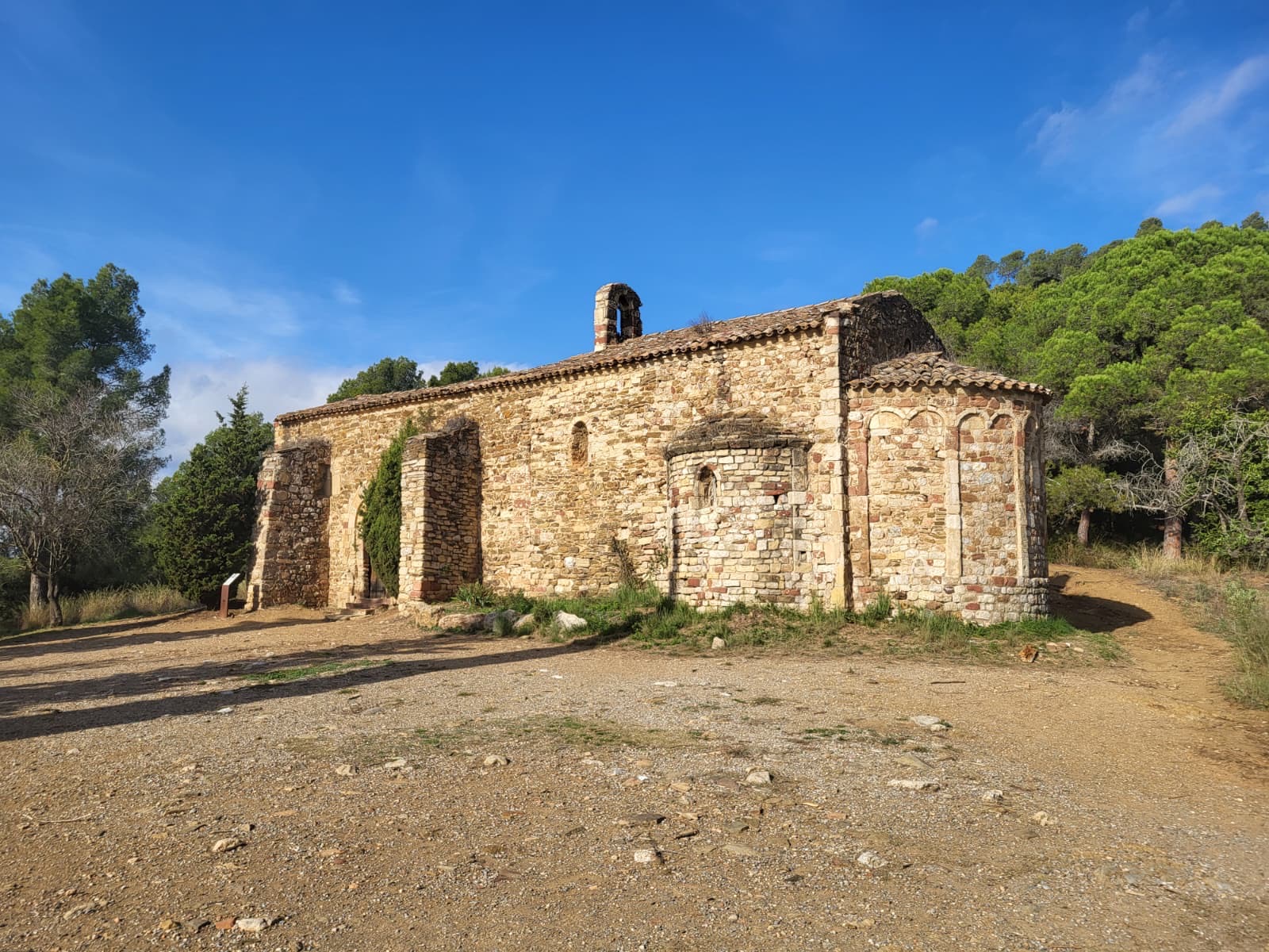 L’ermita de la Salut: mil anys de pedra, frontera i devoció